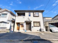 12帖のLDKを中心に洋室3部屋と和室を備えた4LDK!
閑静な住宅地!小学校が近くてお子様の通学も安心です♪
リフォームのご相談も承っております!