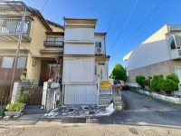向日市、伏見区、南区の不動産なら<br>センチュリー21ユニバーサルホームサービス向日町店へ！ 全居室６帖以上の為、広々お住まいいただけます！
小学校・中学校まで徒歩５分！お子様の通学も安心！
周辺生活施設(スーパー・飲食店)が充実♪