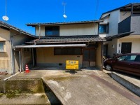 向日市、伏見区、南区の不動産なら<br>センチュリー21ユニバーサルホームサービス向日町店へ！ 建築条件無し土地！お好きなハウスメーカー・工務店で建築可能！
桂小学校まで徒歩２分！子育て世帯も安心の立地！
阪急『桂駅』まで徒歩７分！通勤・通学にも便利です。