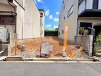 向日市、伏見区、南区の不動産なら<br>センチュリー21ユニバーサルホームサービス向日町店へ！ 全居室６帖以上・ＬＤＫ広々約１８帖のゆとりのある間取り！
前道ゆったり６ｍ！駐車もラクラク♪
小学校まで徒歩圏内！南側が公園につき日当たり大変良好です！