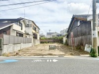 向日市、伏見区、南区の不動産なら<br>センチュリー21ユニバーサルホームサービス向日町店へ！ 阪急『長岡天神駅』とＪＲ『長岡京駅』の２ＷＡＹアクセス！
通りに面しているため、店舗やアパート用地としてもおすすめです♪解体更地渡し！
