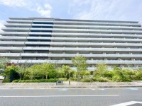 向日市、伏見区、南区の不動産なら<br>センチュリー21ユニバーサルホームサービス向日町店へ！ 南向きバルコニーの為、陽当たり・通風良好♪
ＪＲ『長岡京駅』まで徒歩１０分と通勤・通学に便利！
室内丁寧にお使いです！ペット飼育可（規約有）