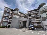 阪急「西山天王山」駅まで徒歩５分！
南向き１階角部屋！専用庭付き！
徒歩圏内に周辺施設も充実！生活に便利な立地です！